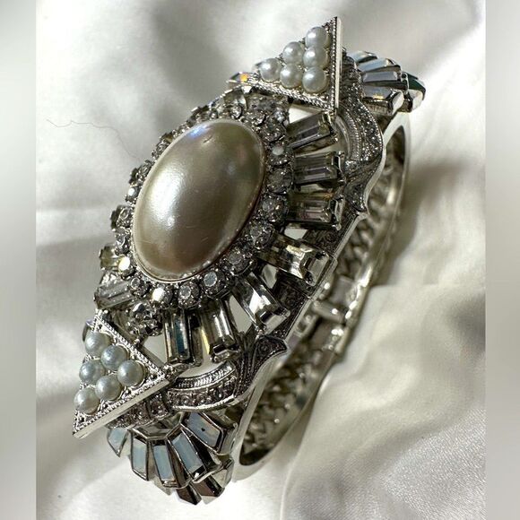 Elizabeth Cole Statement Bracelet – Vintage Glamour & Elegance Silver and Pearl - Picture 4 of 17